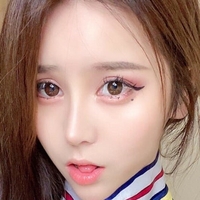 Lydia Yuna Desnuda