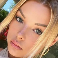 Madi Teeuws Desnuda
