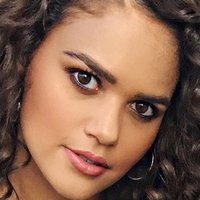 Madison Pettis Desnuda