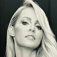 Melissa Naschenweng Desnuda
