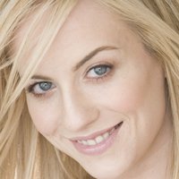 Naomi Hewer Desnuda