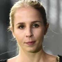 Nina Neuer Desnuda