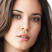 Odette Yustman Desnuda
