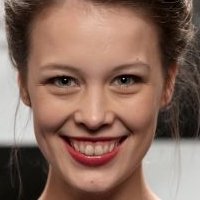 Paula Beer Desnuda