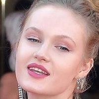 Polina Pushkareva Desnuda