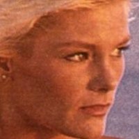 Raye Hollitt Desnuda