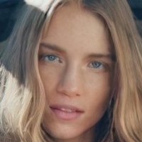 Rebecca Leigh Longendyke Desnuda