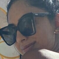 Resh Desnuda