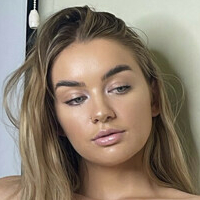 Sharni Klau Desnuda