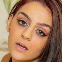 Shelby Mayne Desnuda