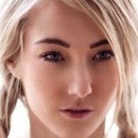 Stevie Louise Dent Desnuda