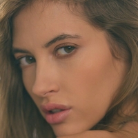 Taya Vais Desnuda