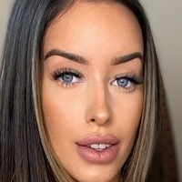 thickbrunette Desnuda