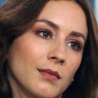 Troian Bellisario Desnuda