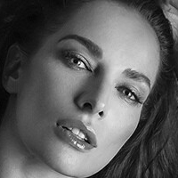 Yan Mcline Desnuda