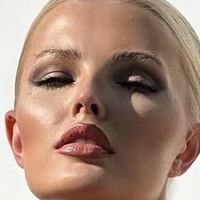 Zienna Sonne Desnuda